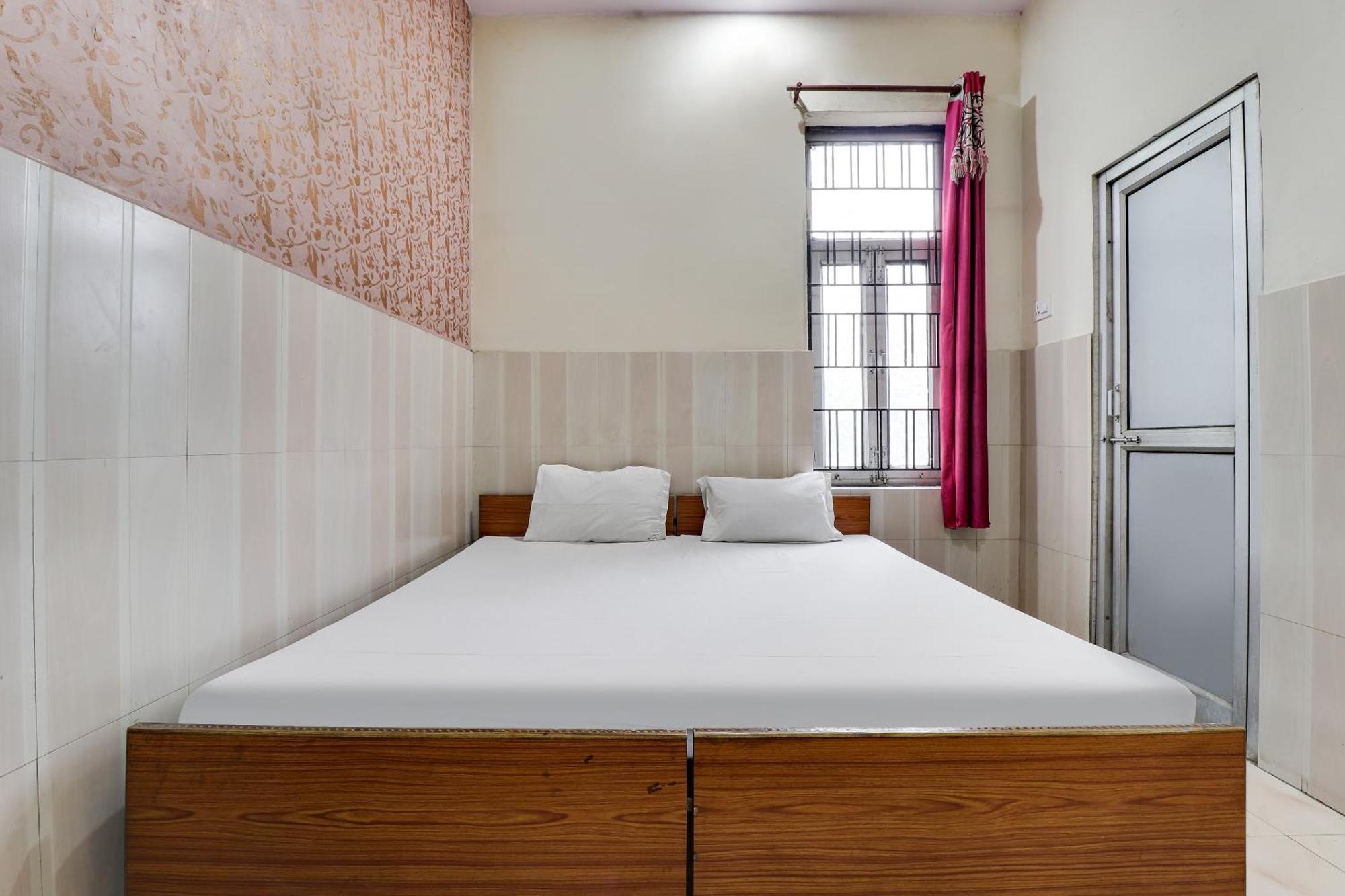 Spot On 40076 Hotel Sunny Bhairaun Ghāt Eksteriør billede